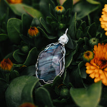 Load image into Gallery viewer, Labradorite braided wire pendant