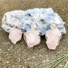 Load image into Gallery viewer, Raw Rose Quartz Pendant