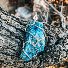 Load image into Gallery viewer, Apatite Pendant