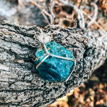 Load image into Gallery viewer, Apatite Pendant